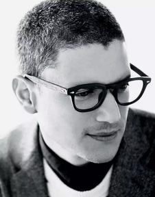 戴上眼镜,书香满溢的儒雅型男也相当性感